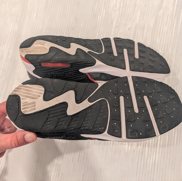 NIKE Air Max Excee Youth Kids Sneakers Black White Flash Crimson Shoes Size 6.5 - Picture 11 of 11